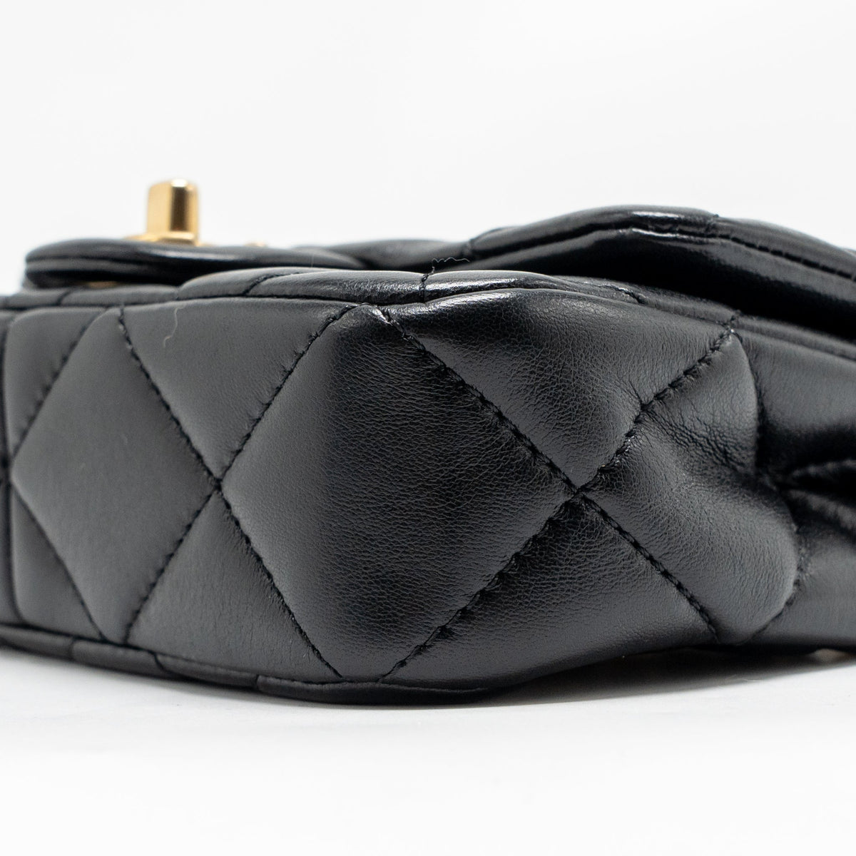 chanel-24s-pearl-adjustable-chain-mini-flap-bag-lambskin-black-ghwmicrochip