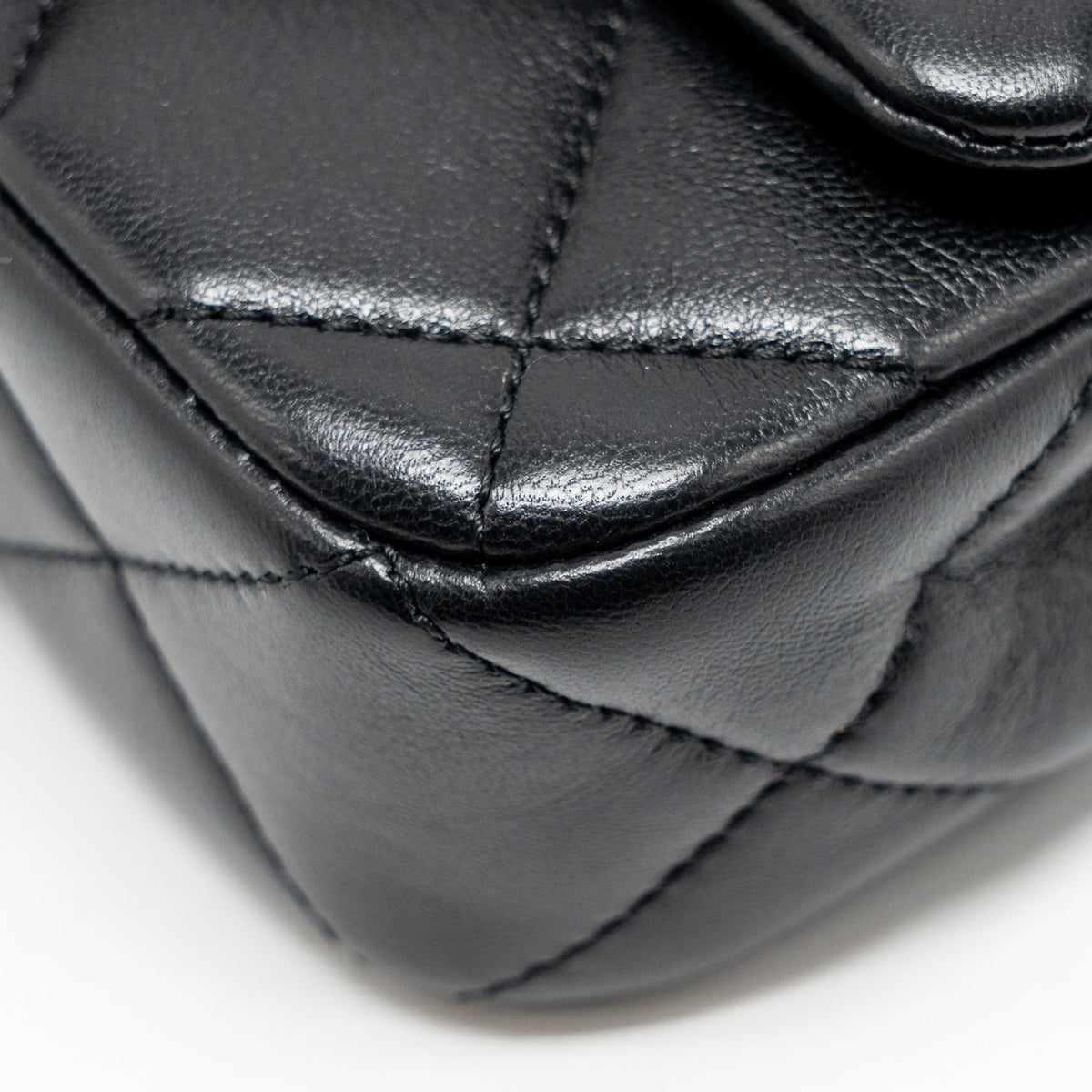 chanel-24s-pearl-adjustable-chain-mini-flap-bag-lambskin-black-ghwmicrochip