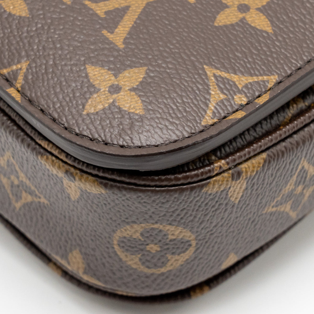 louis-vuitton-pochette-metis-monogram-canvas-ghw-34