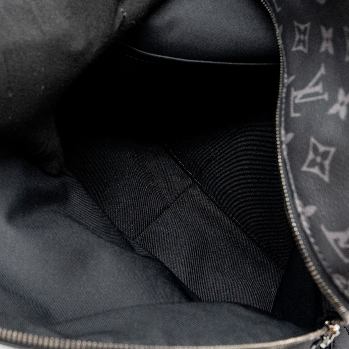 louis-vuitton-discovery-backpack-pm-monogram-canvas-black-shw