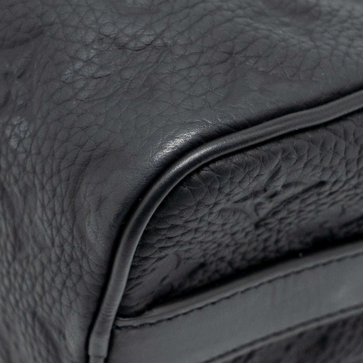 louis-vuitton-keepall-bandouliere-25-monogram-taurillon-leather-black-with-black-hardware