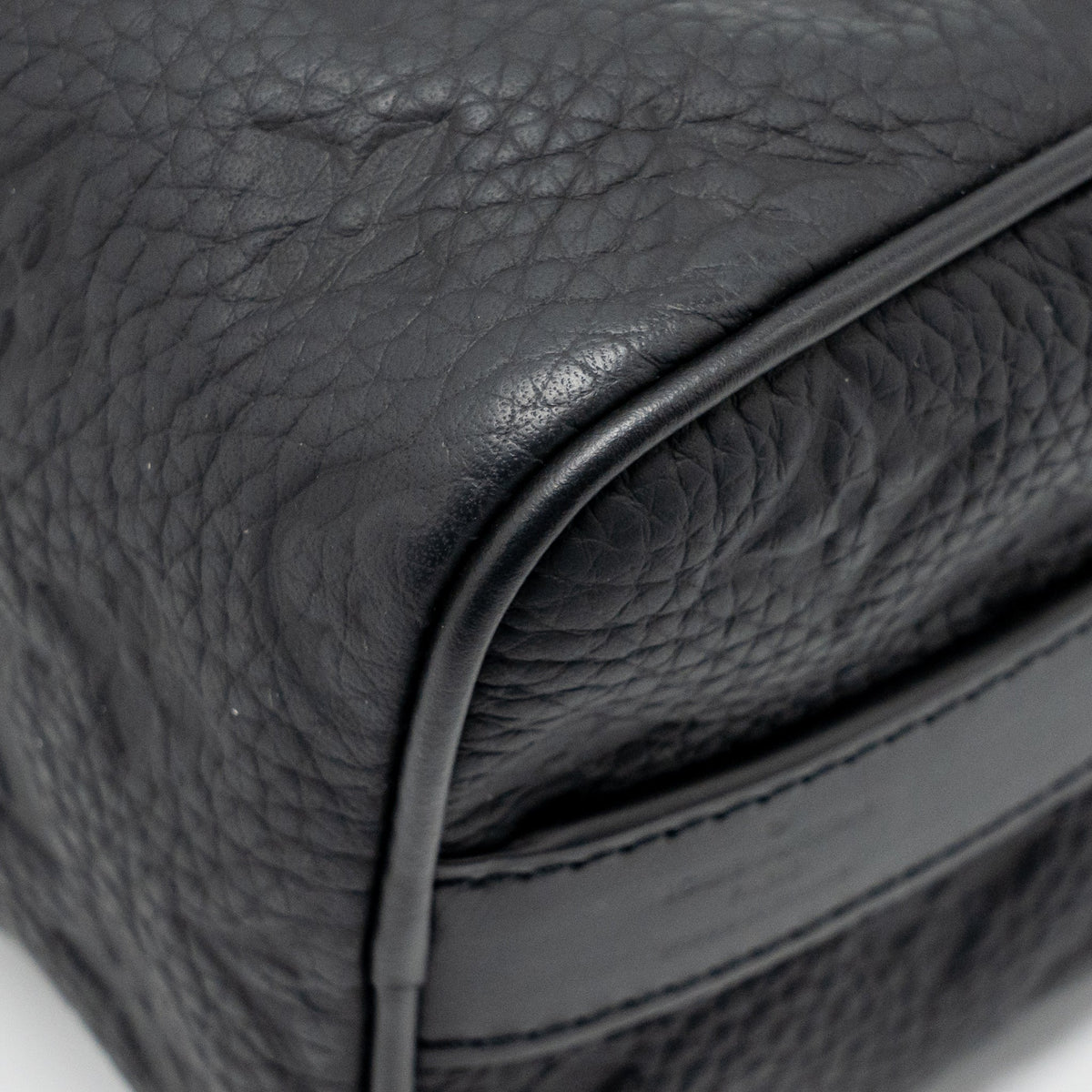 louis-vuitton-keepall-bandouliere-25-monogram-taurillon-leather-black-with-black-hardware