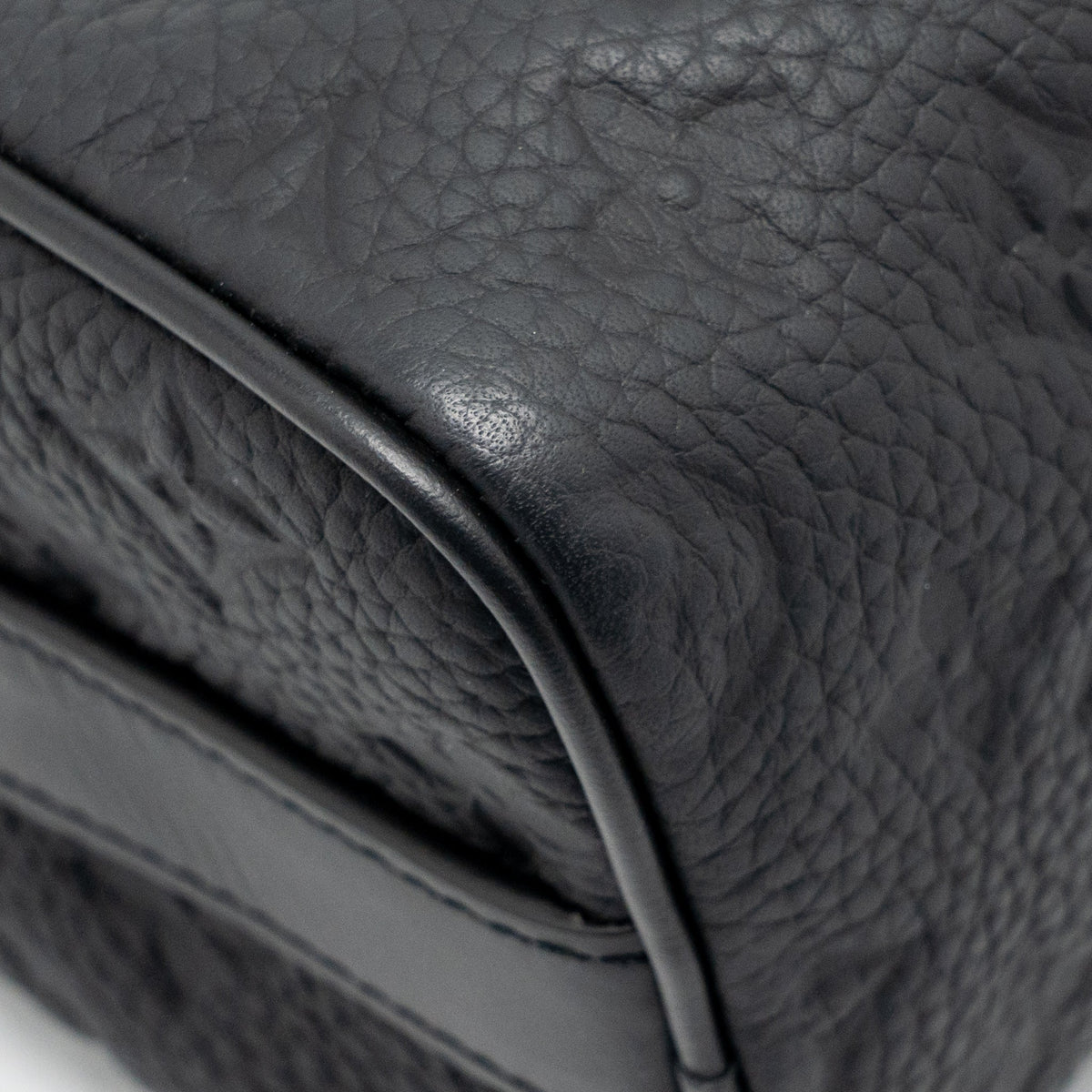 louis-vuitton-keepall-bandouliere-25-monogram-taurillon-leather-black-with-black-hardware