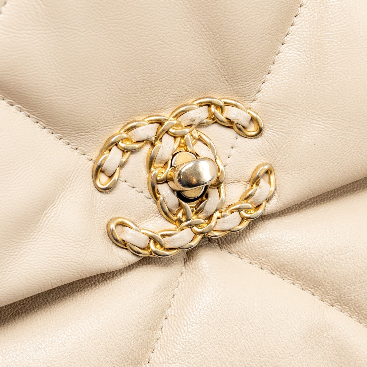 chanel-maxi-19-bag-goatskin-beige-multicolor-hardware-1