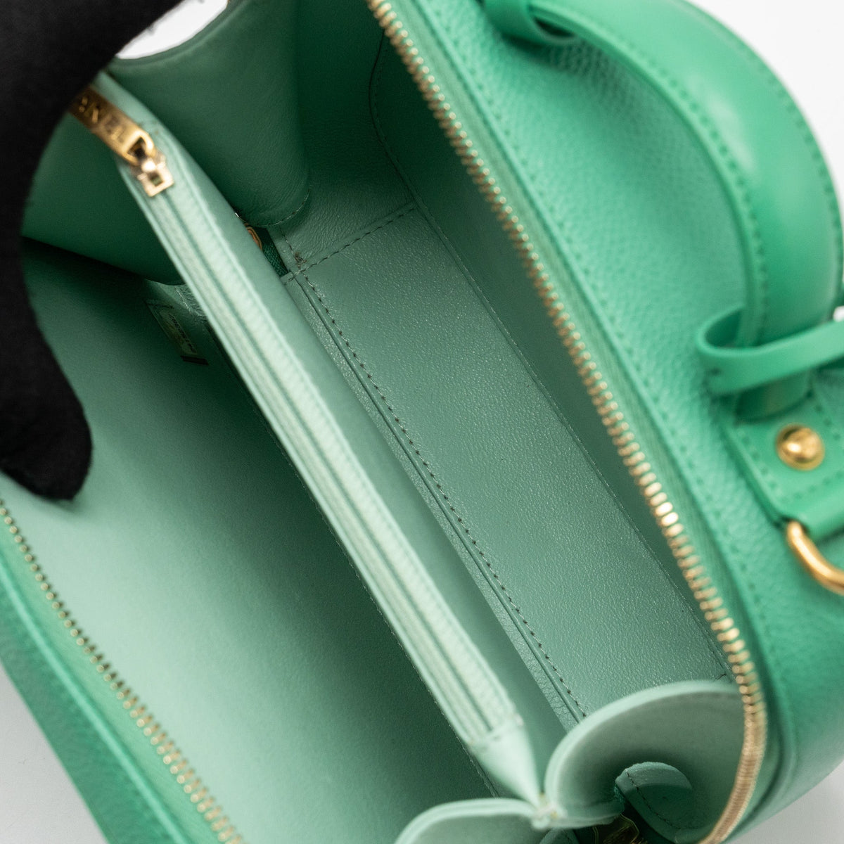 chanel-medium-filigree-vanity-case-caviar-green-ghw