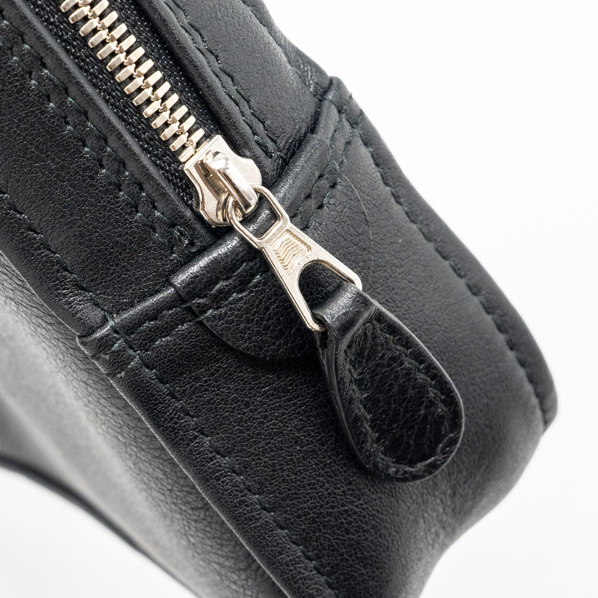 balenciaga-triangle-zip-clutch-calfskin-black-shw