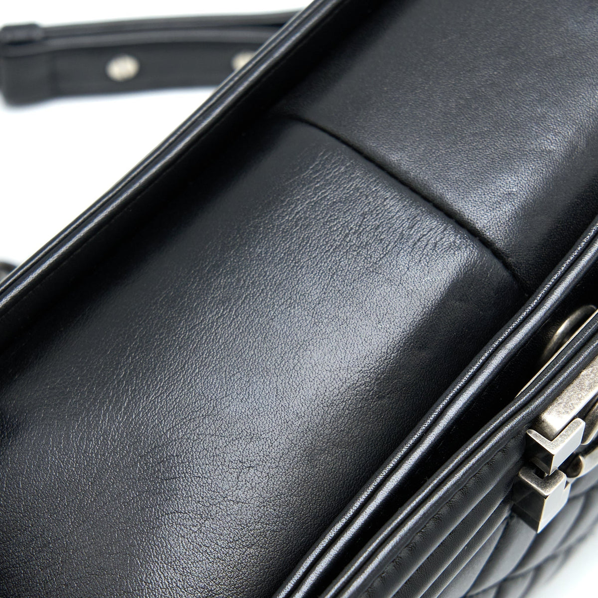 chanel-medium-boy-bag-lambskin-black-ruthenium-enamel-shw
