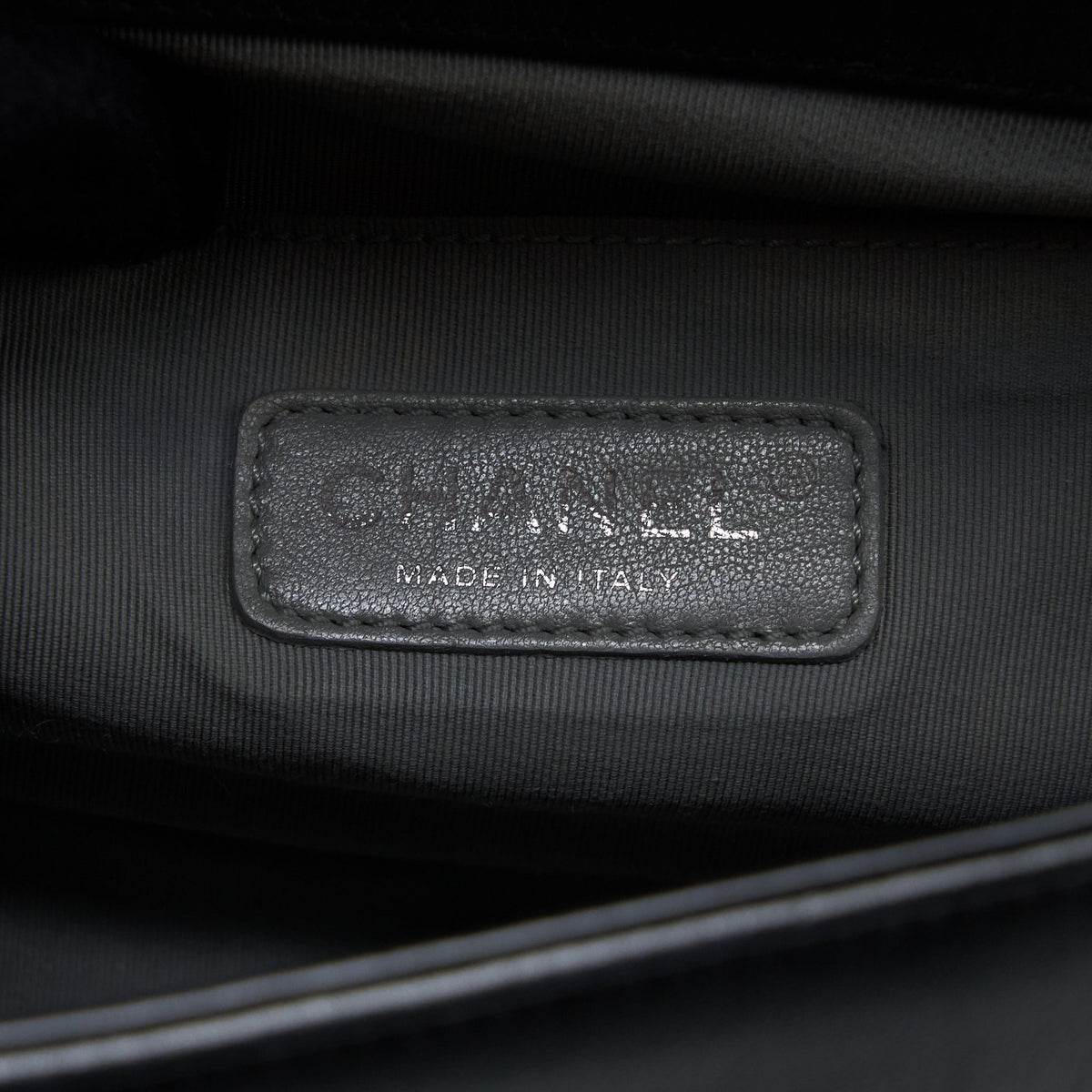 chanel-medium-boy-bag-lambskin-black-ruthenium-enamel-shw