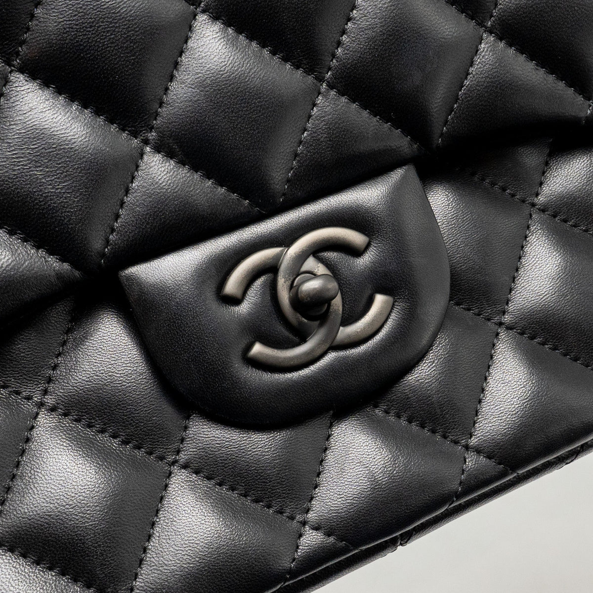 chanel-jumbo-classic-double-flap-bag-lambskin-so-black-copy