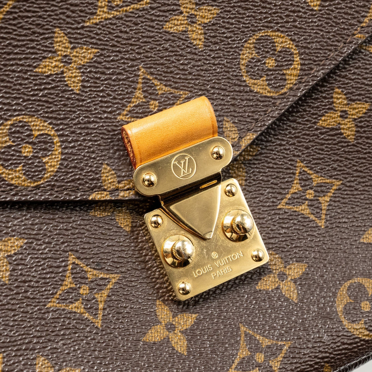 louis-vuitton-pochette-metis-monogram-canvas-ghw-copy-1