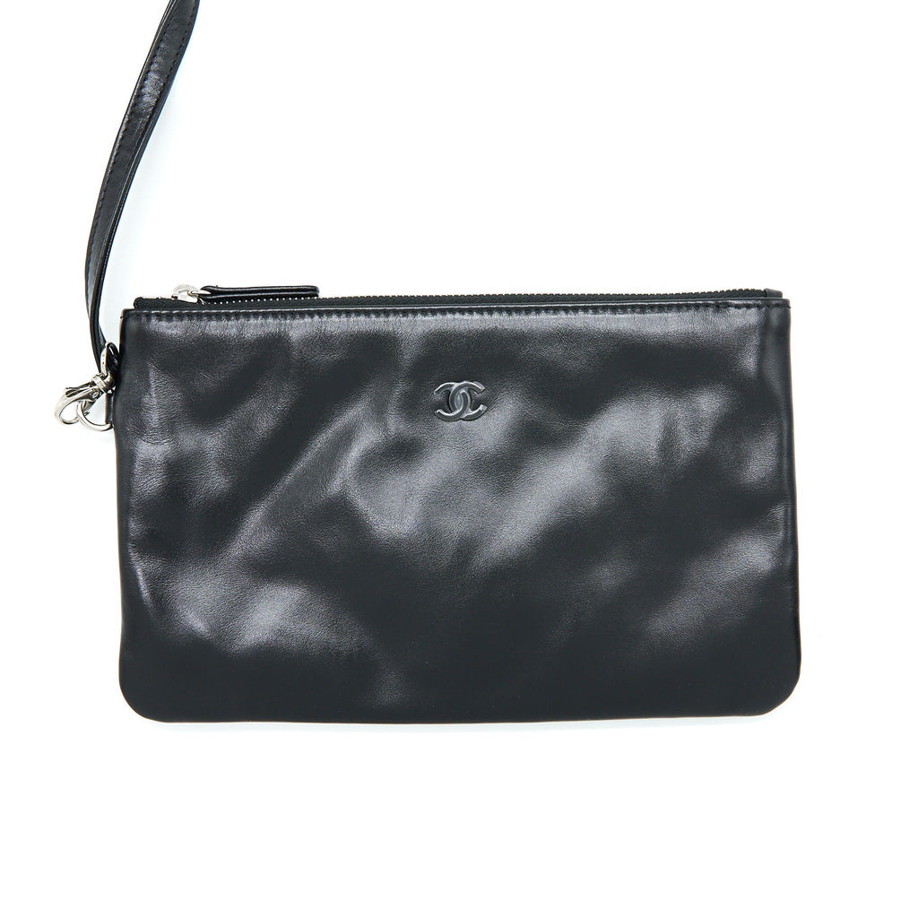chanel-medium-22-bag-shiny-calfskin-so-black-with-black-hardware-microchip