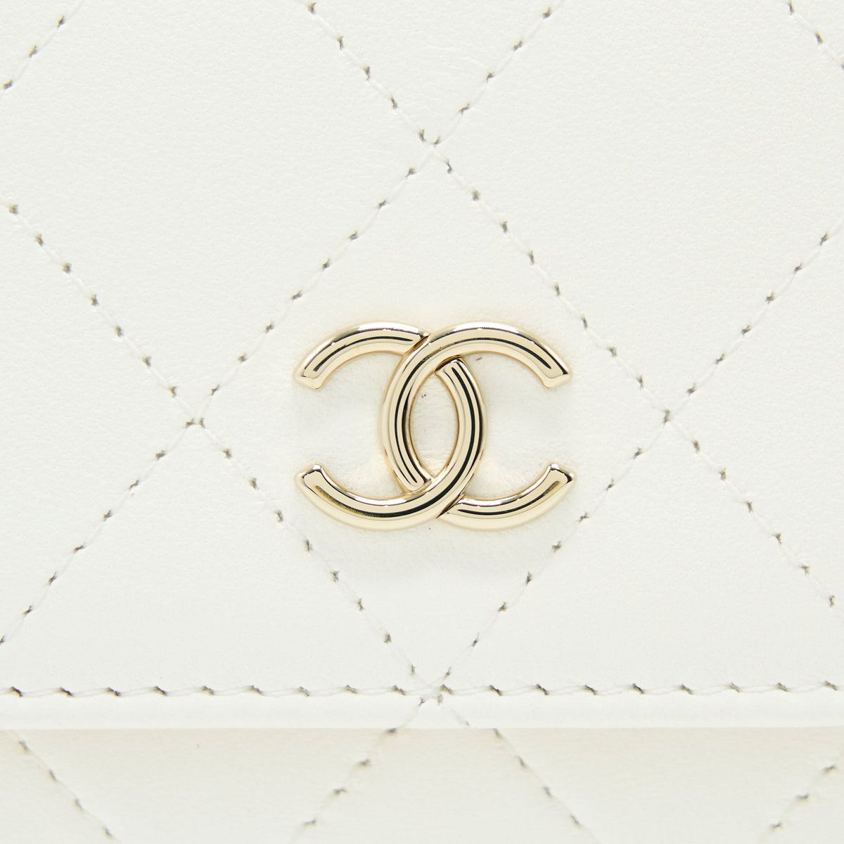chanel-rectangular-mini-flap-phone-case-bag-quilted-lambskin-white-lghw-microchip