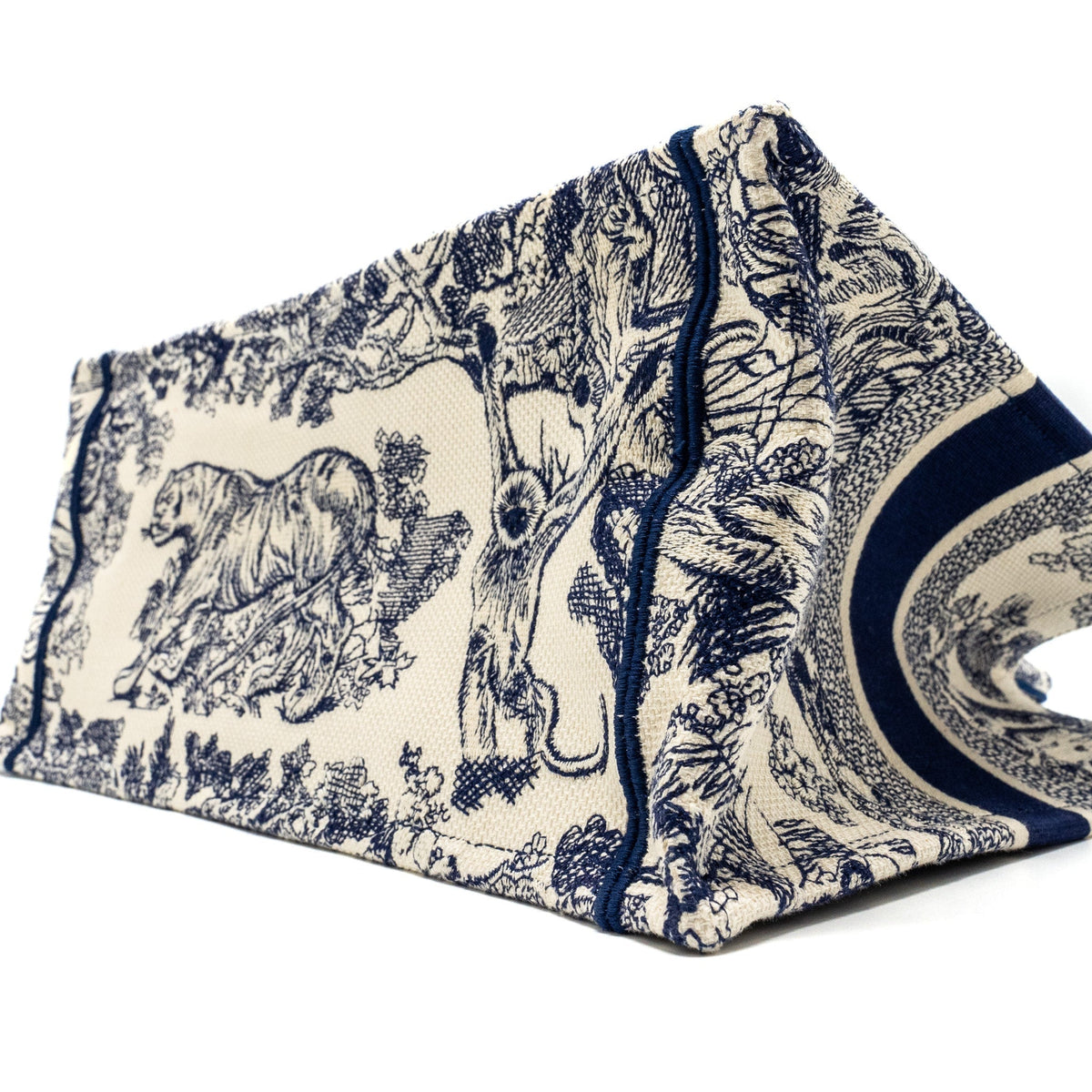 dior-medium-book-tote-toile-de-jouy-emboidery