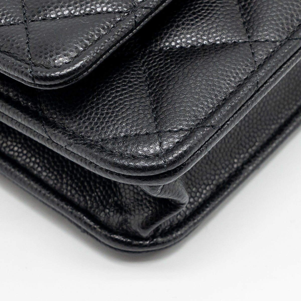 chanel-cc-logo-quilted-wallet-on-chain-caviar-black-lghw-microchip
