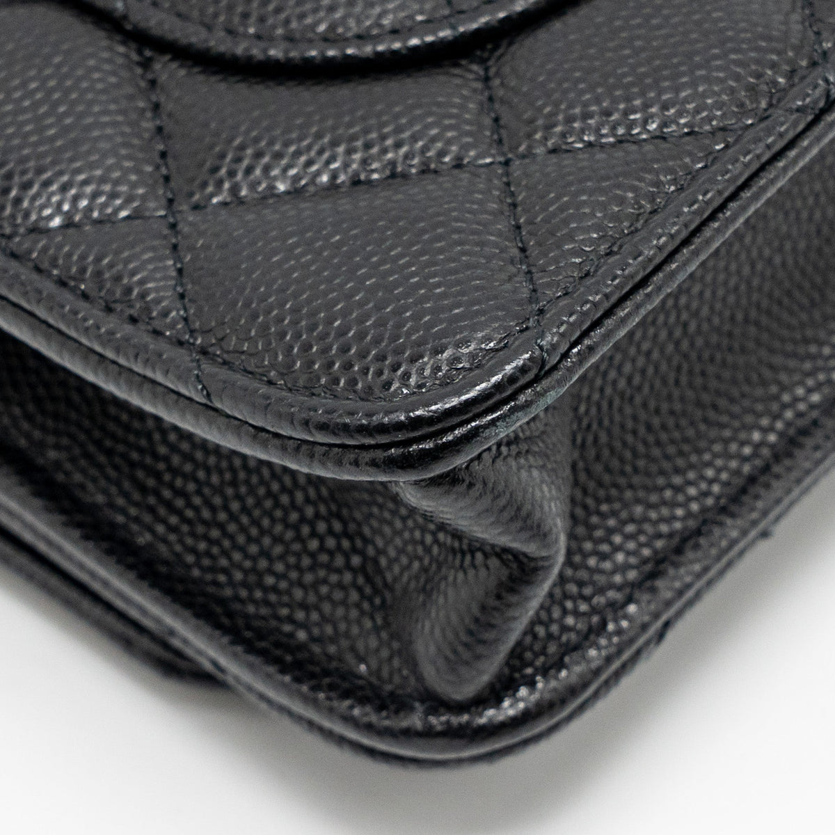 chanel-cc-logo-quilted-wallet-on-chain-caviar-black-lghw-microchip