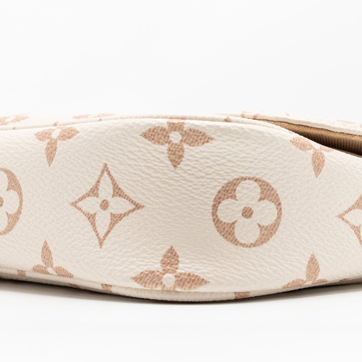 louis-vuitton-ivy-wallet-on-chain-canvas-beige-cream-ghw