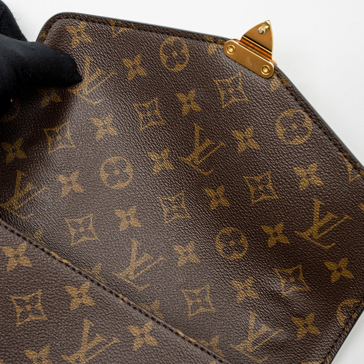 louis-vuitton-pochette-metis-monogram-canvas-ghw-new-version