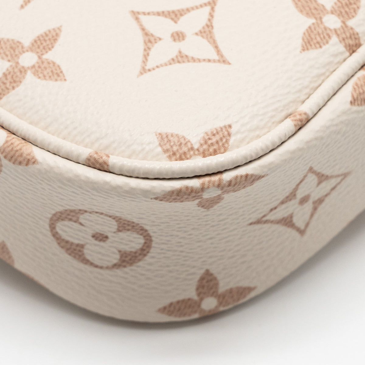 louis-vuitton-ivy-wallet-on-chain-canvas-beige-cream-ghw
