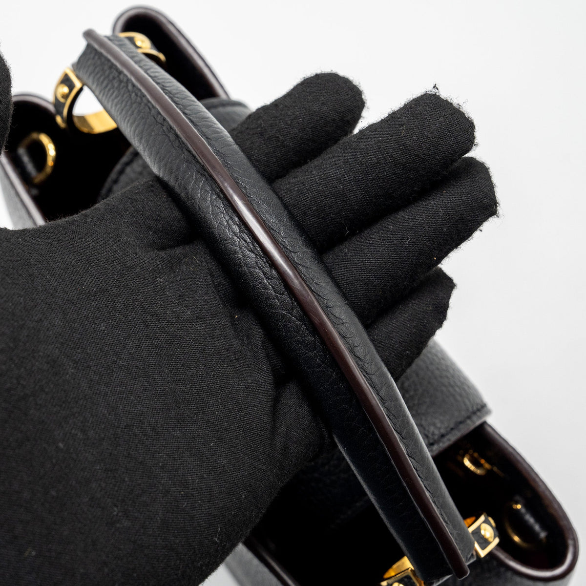 louis-vuitton-capucines-bb-taurillon-calfskin-black-ghw