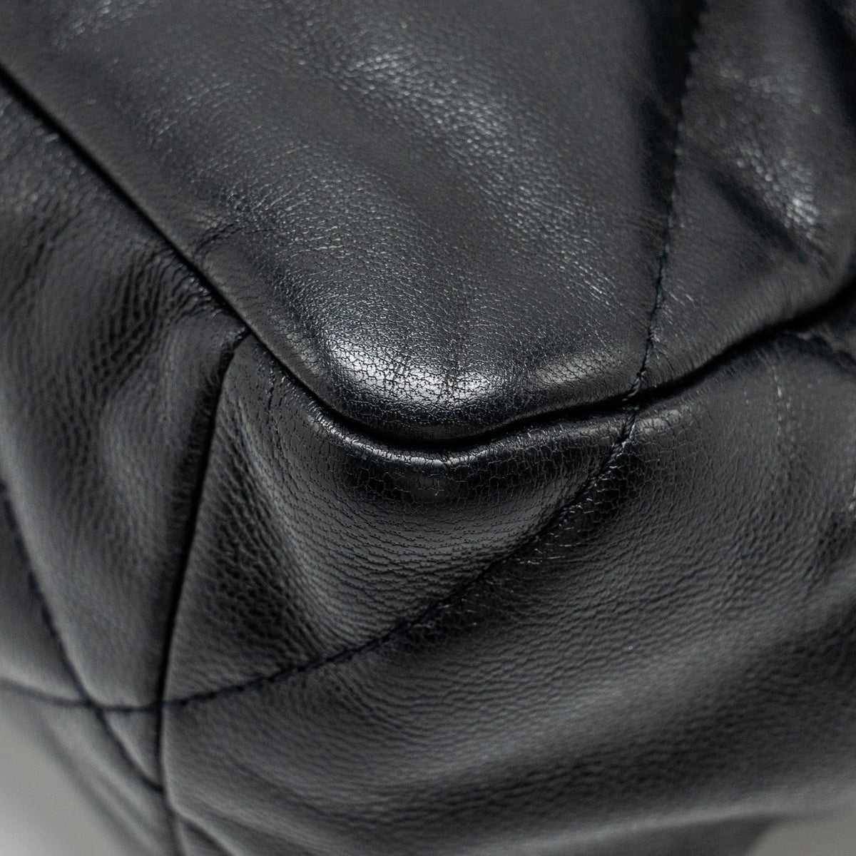 chanel-large-19-bag-lambskin-black-multicolour-hardware
