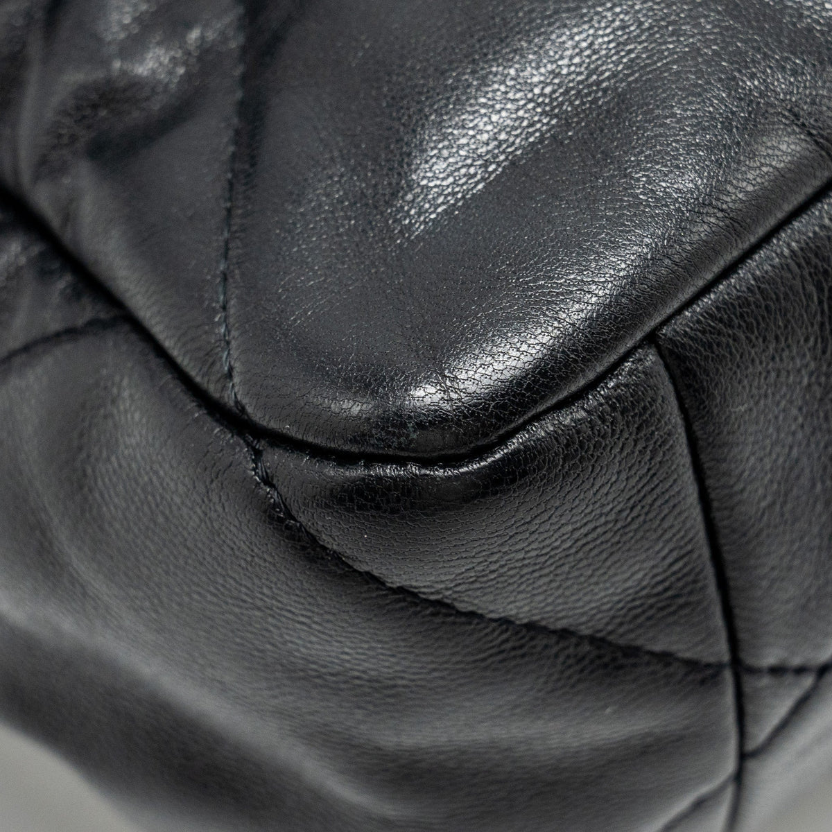 chanel-large-19-bag-lambskin-black-multicolour-hardware
