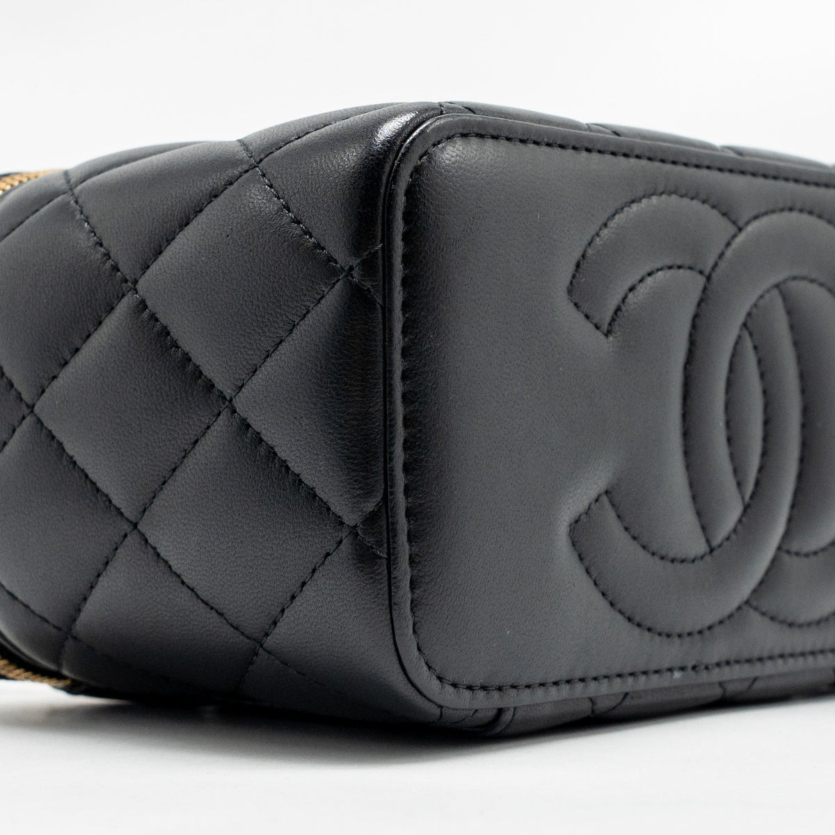chanel-long-vanity-with-coco-charm-chain-lambskin-black-ghw-microchip