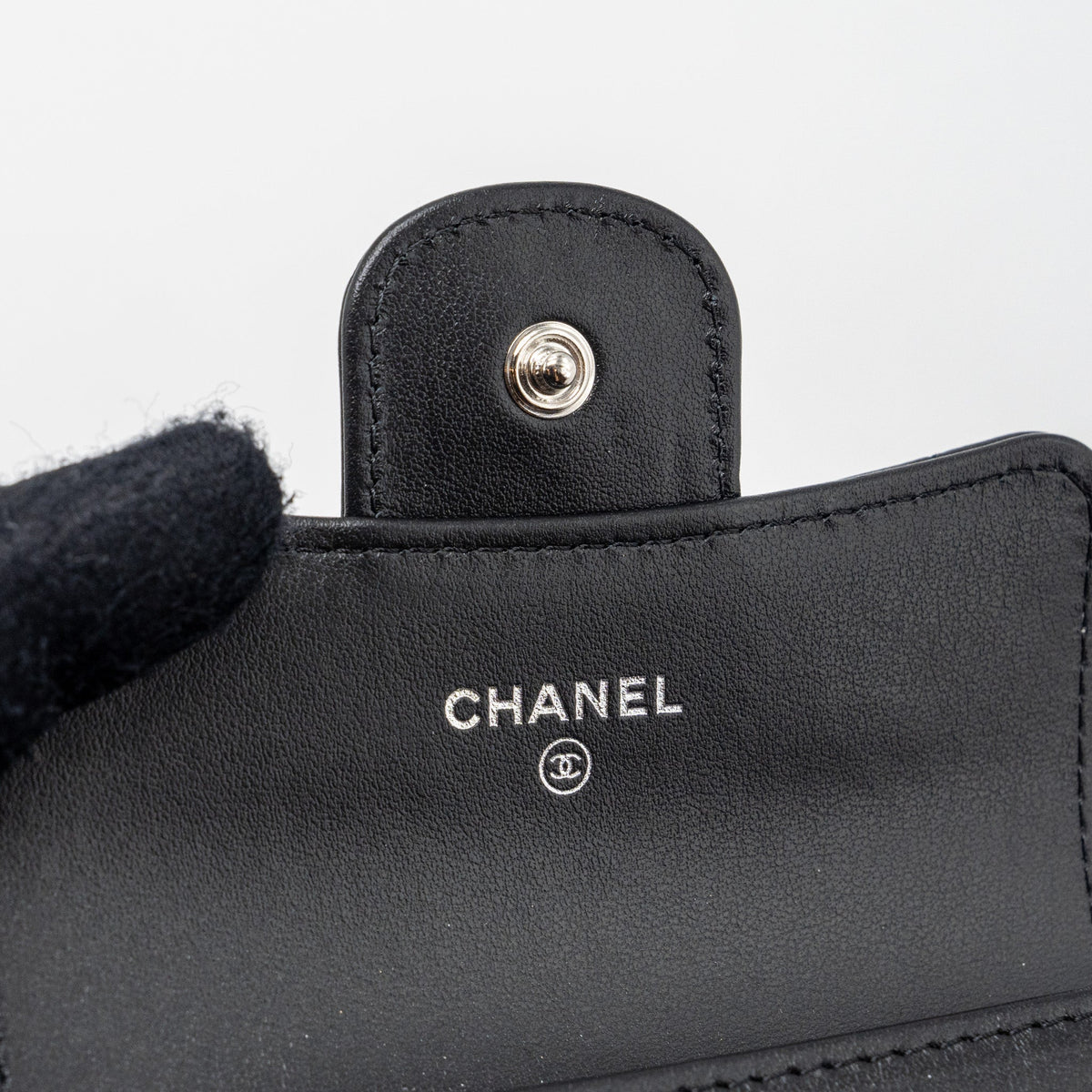 chanel-2-55-reissue-flap-card-holder-aged-calfskin-black-shw-microchip