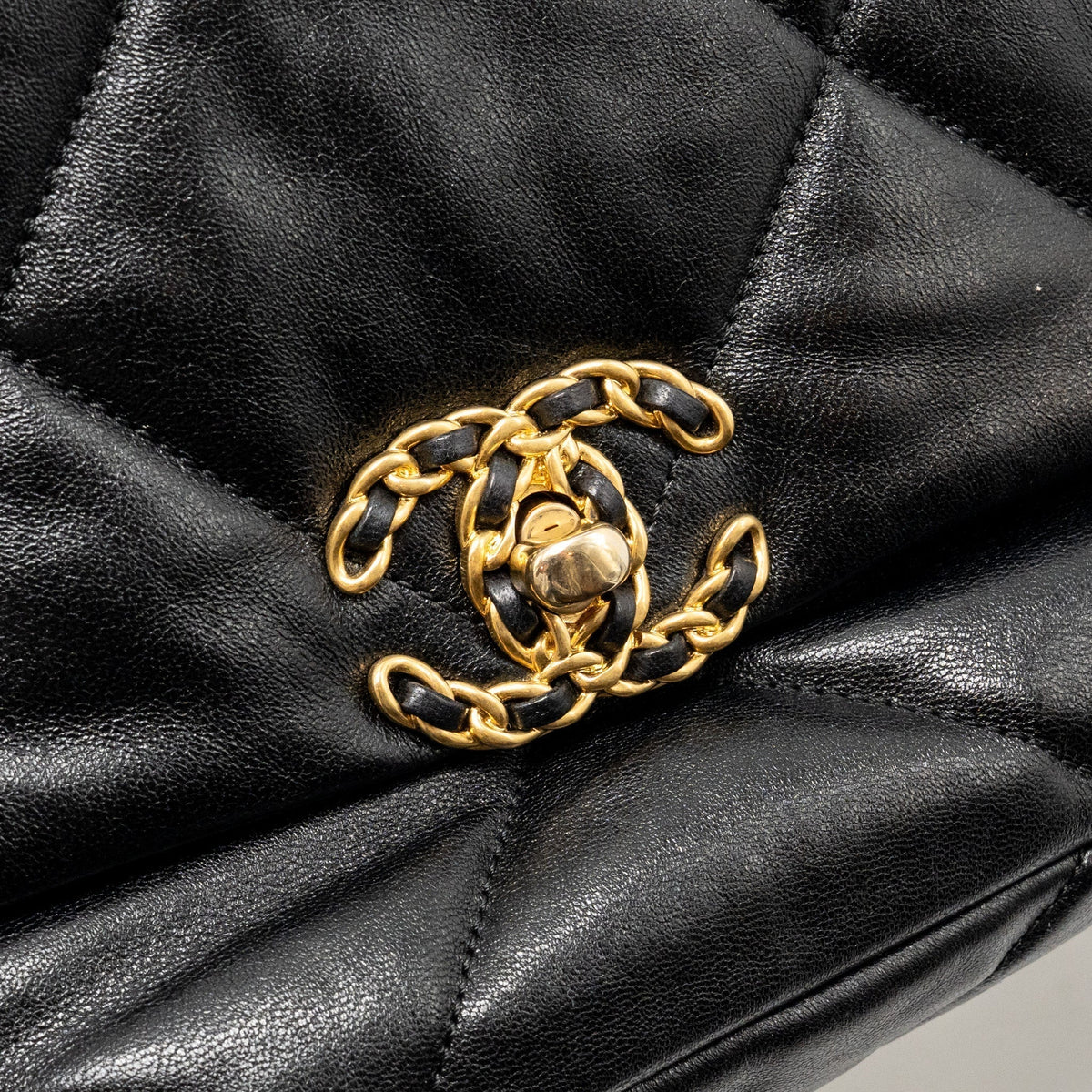 chanel-19bag-black
