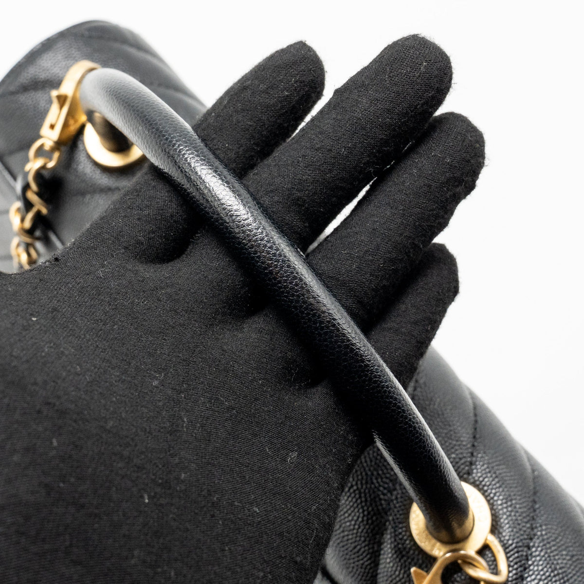 chanel-medium-chevron-coco-handle-caviar-black-ghw