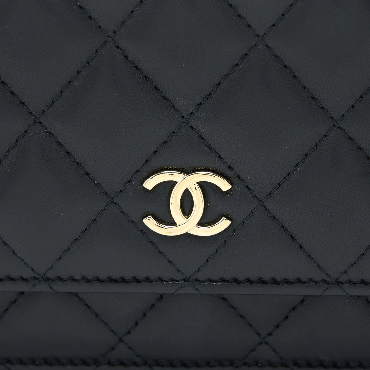 chanel-quilted-wallet-on-chain-with-camellia-chain-lambskin-black-lghw