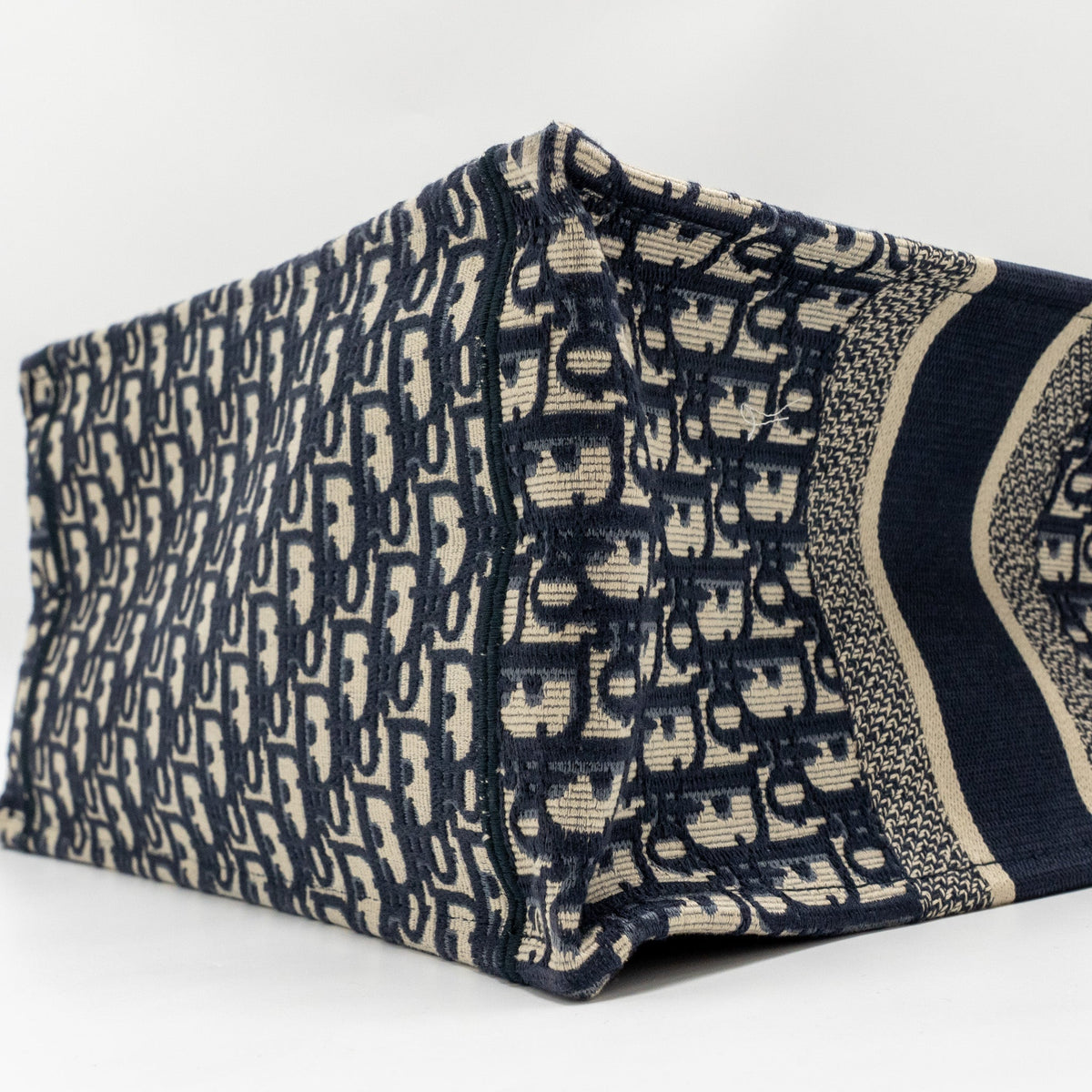 dior-medium-dior-book-tote-dior-oblique-embroidery-ecru-blue