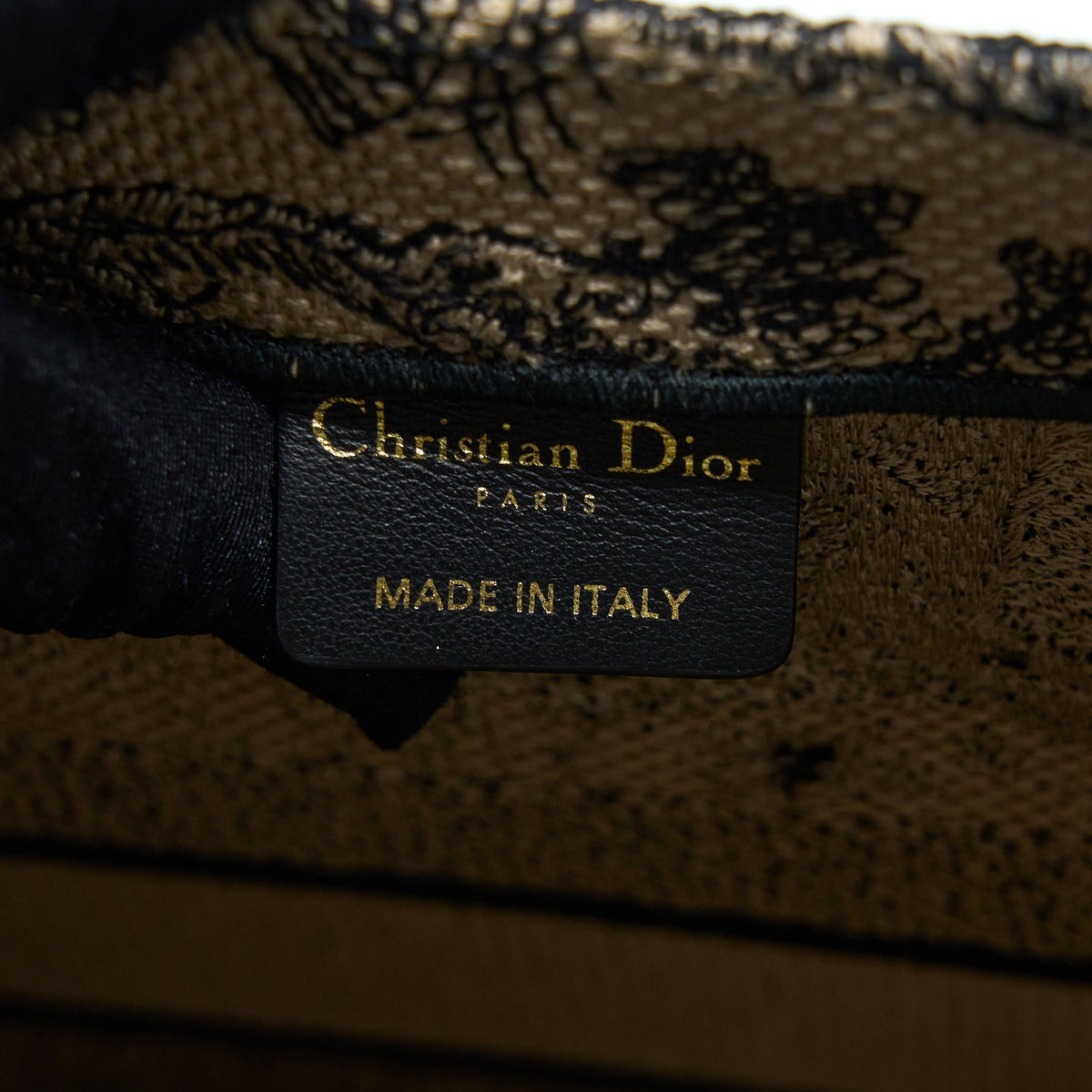 dior-medium-dior-book-tote-beige-toile-de-joey-embroidery