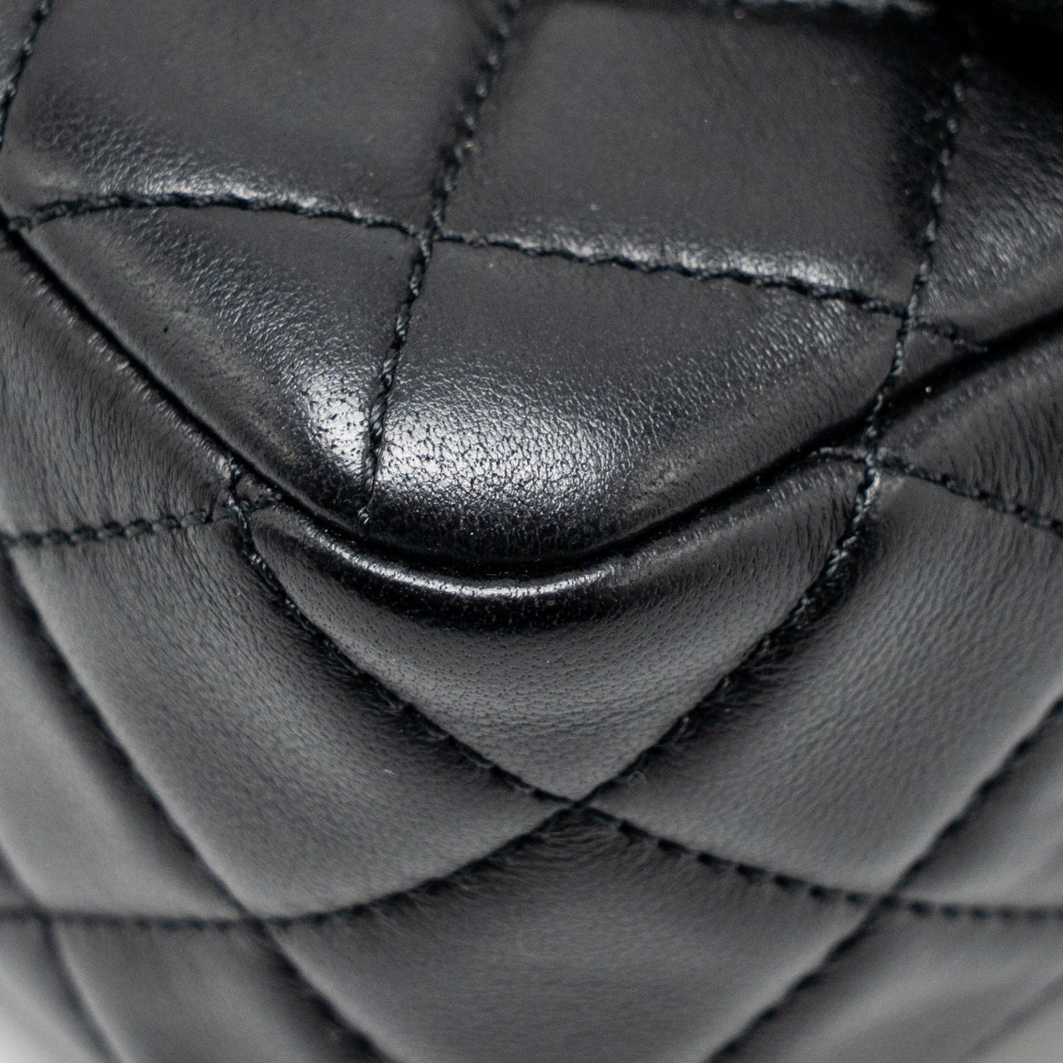 chanel-pearl-crush-mini-rectangular-flap-bag-lambskin-black-ghw-microchip-4