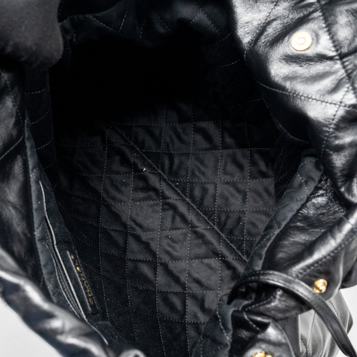 chanel-medium-22-bag-shiny-calfskin-black-ghw-microchip-2
