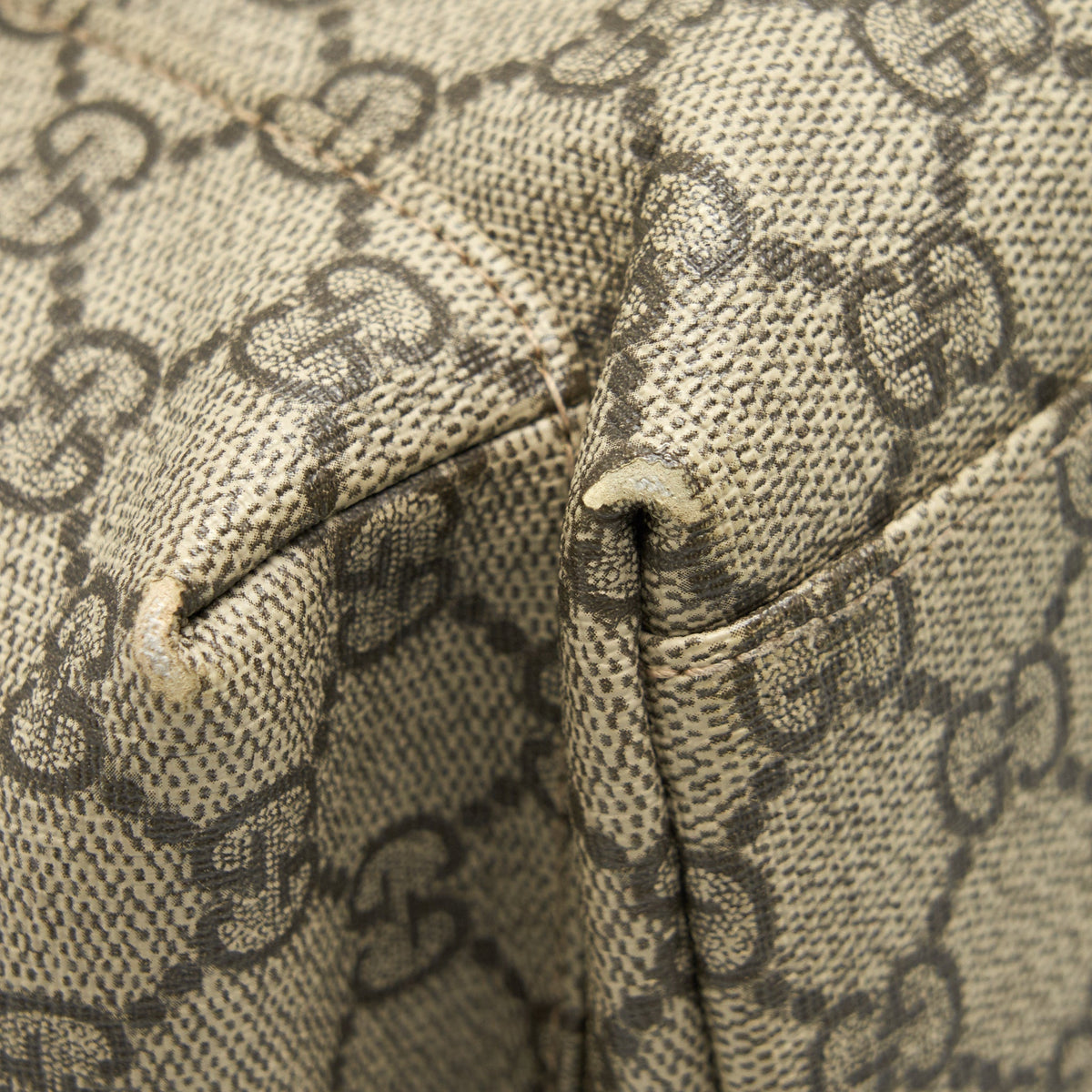 gucci-gg-supreme-canvas-diaper-bag