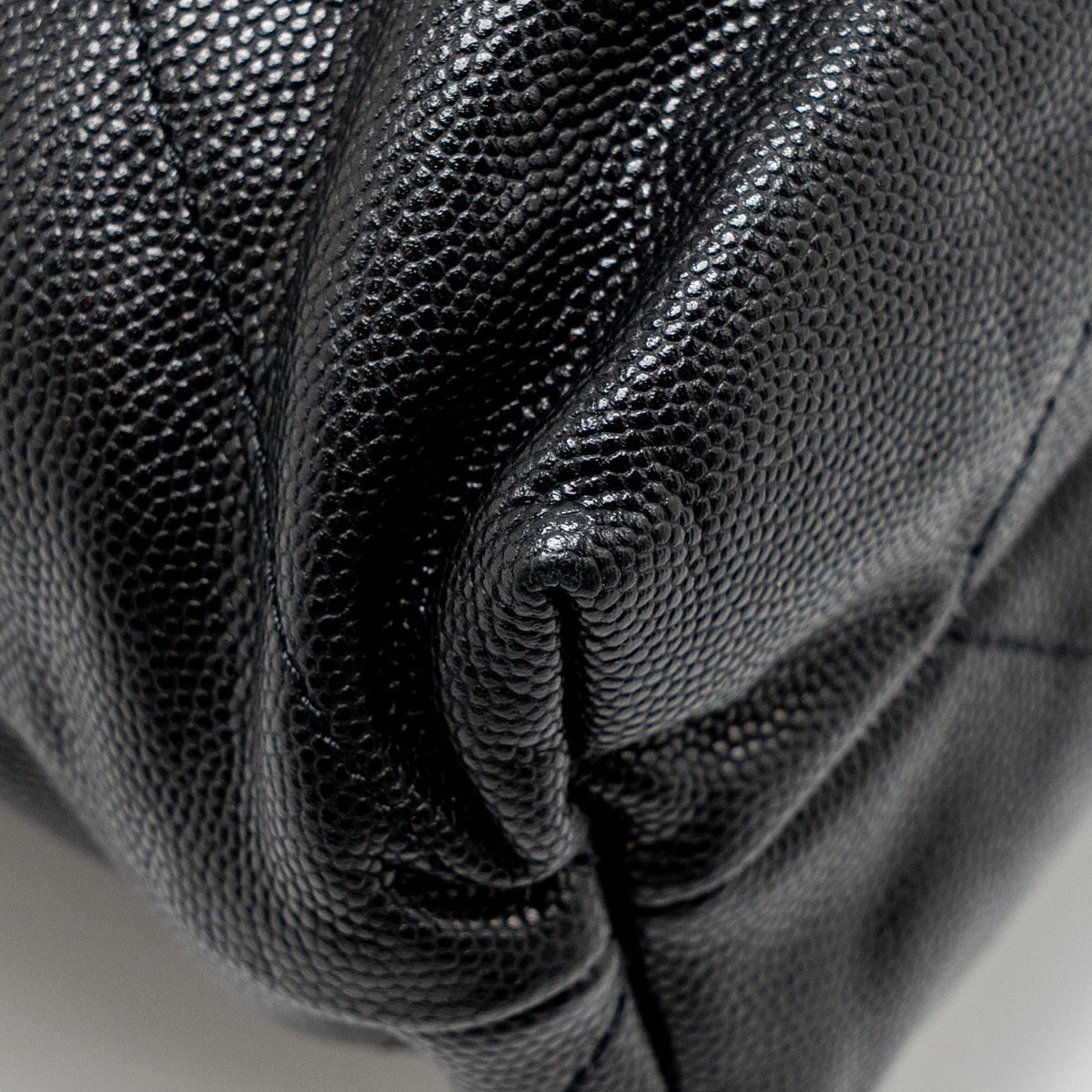 chanel-medium-22-bag-black-letter-caviar-black-ghw-microchip-copy