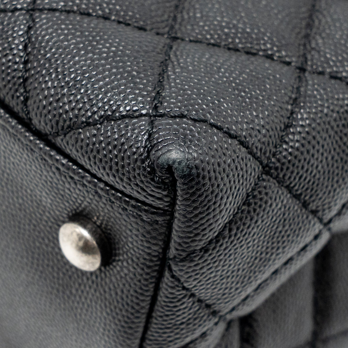 chanel-small-coco-handle-flap-bag-lizard-embossed-handle-caviar-black-ruthenium-hardware