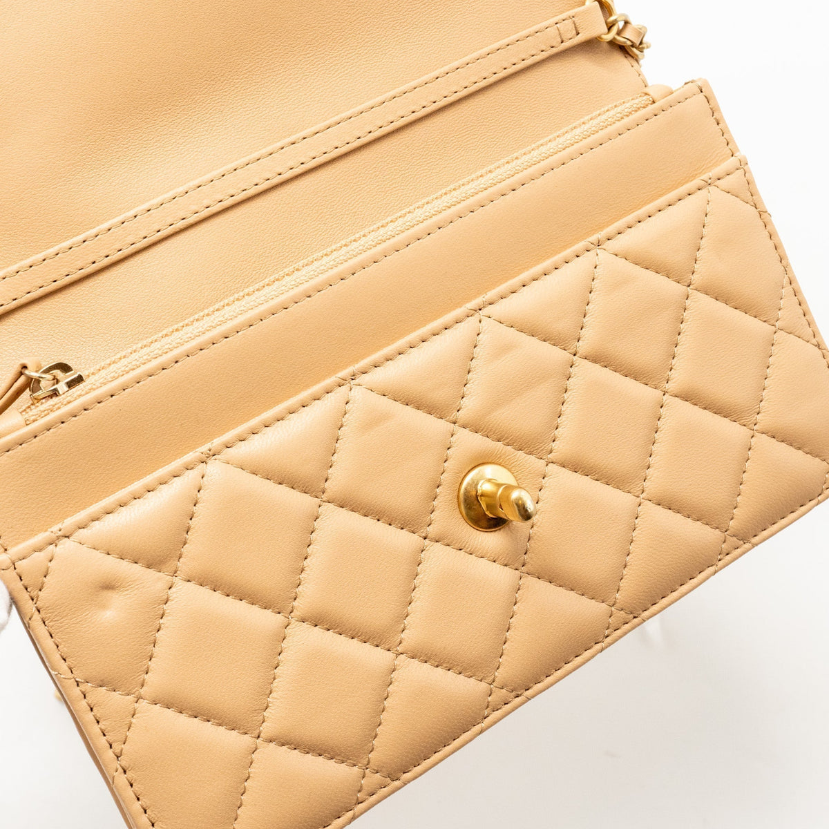 chanel-pearl-crush-wallet-on-chain-lambskin-beige-ghw-microchip-copy