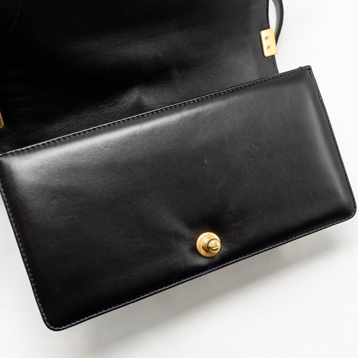 chanel-medium-boy-bag-lambskin-black-ghw-2