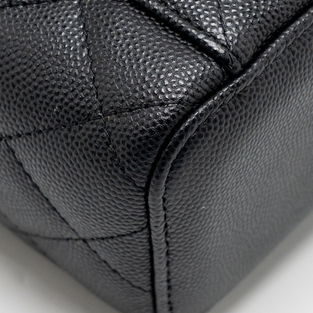 chanel-classic-small-vanity-with-chain-caviar-black-lghw
