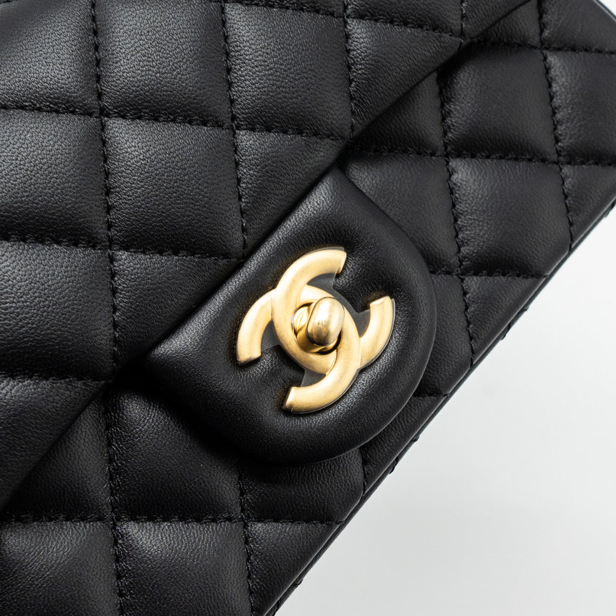 chanel-23k-pearl-crush-mini-rectangular-flap-bag-lambskin-black-ghw-microchip