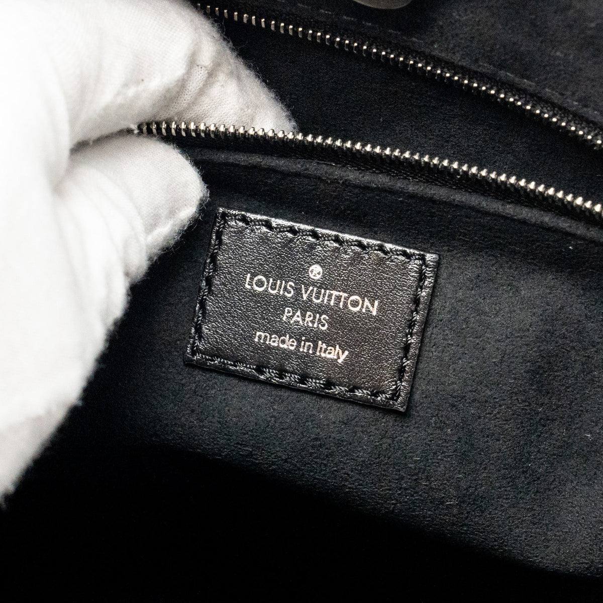 louis-vuitton-carryall-cargo-vibe-pm-lambskin-black-shw-copy-1