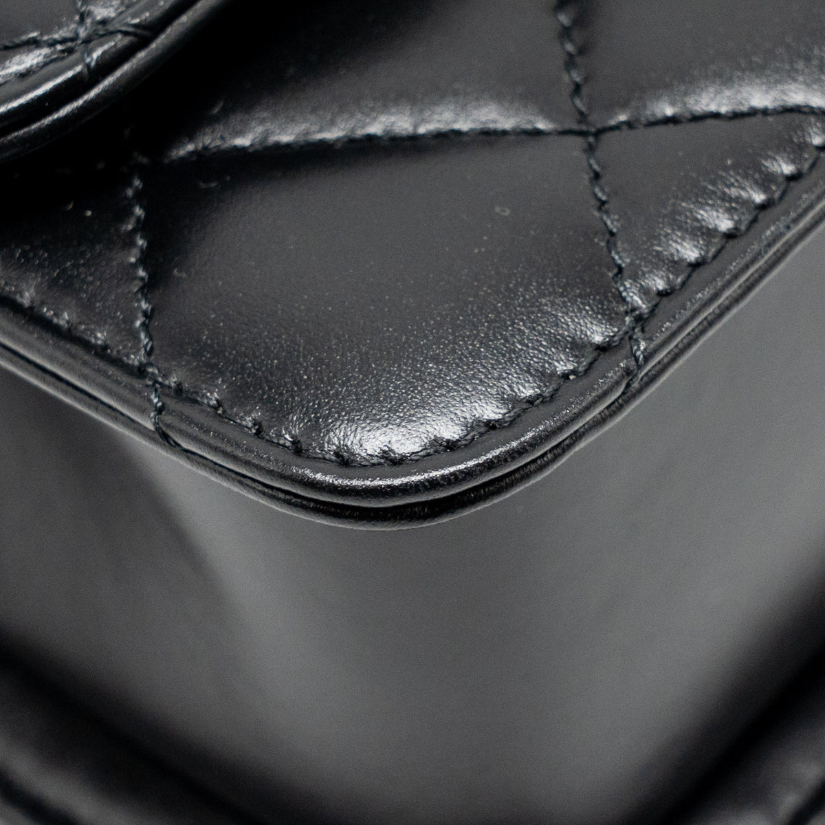 chanel-gold-crush-flap-bag-calfskin-black-ghw-microchip-copy-1