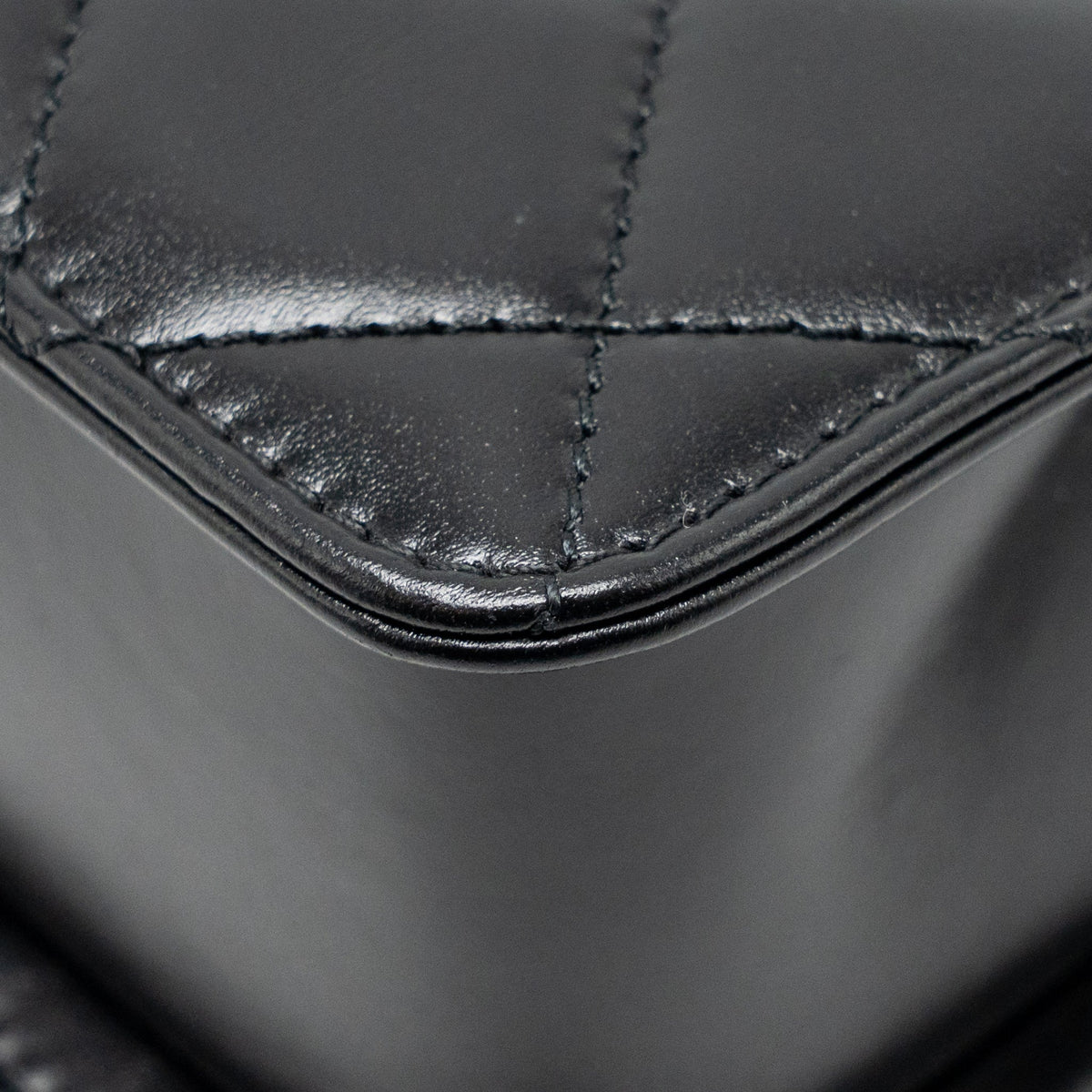 chanel-gold-crush-flap-bag-calfskin-black-ghw-microchip-copy-1