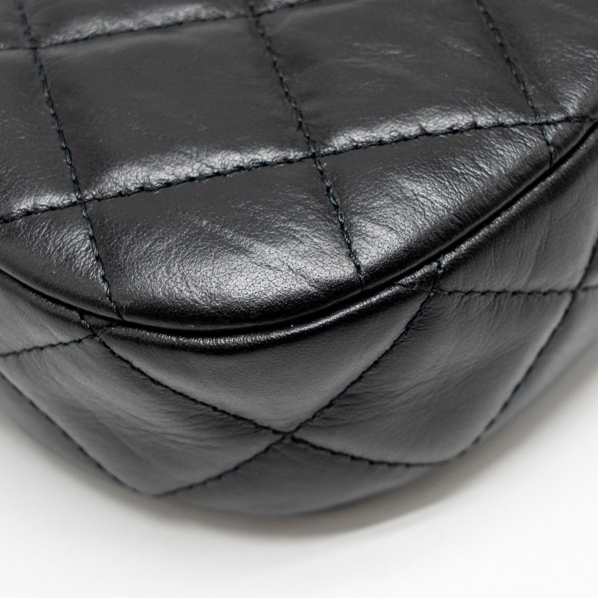 chanel-23k-small-19-hobo-shoulder-bag-calfskin-black-ghw-microchip-copy
