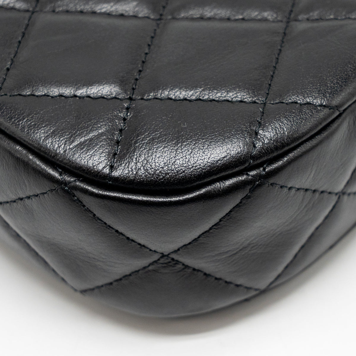 chanel-23k-small-19-hobo-shoulder-bag-calfskin-black-ghw-microchip-copy