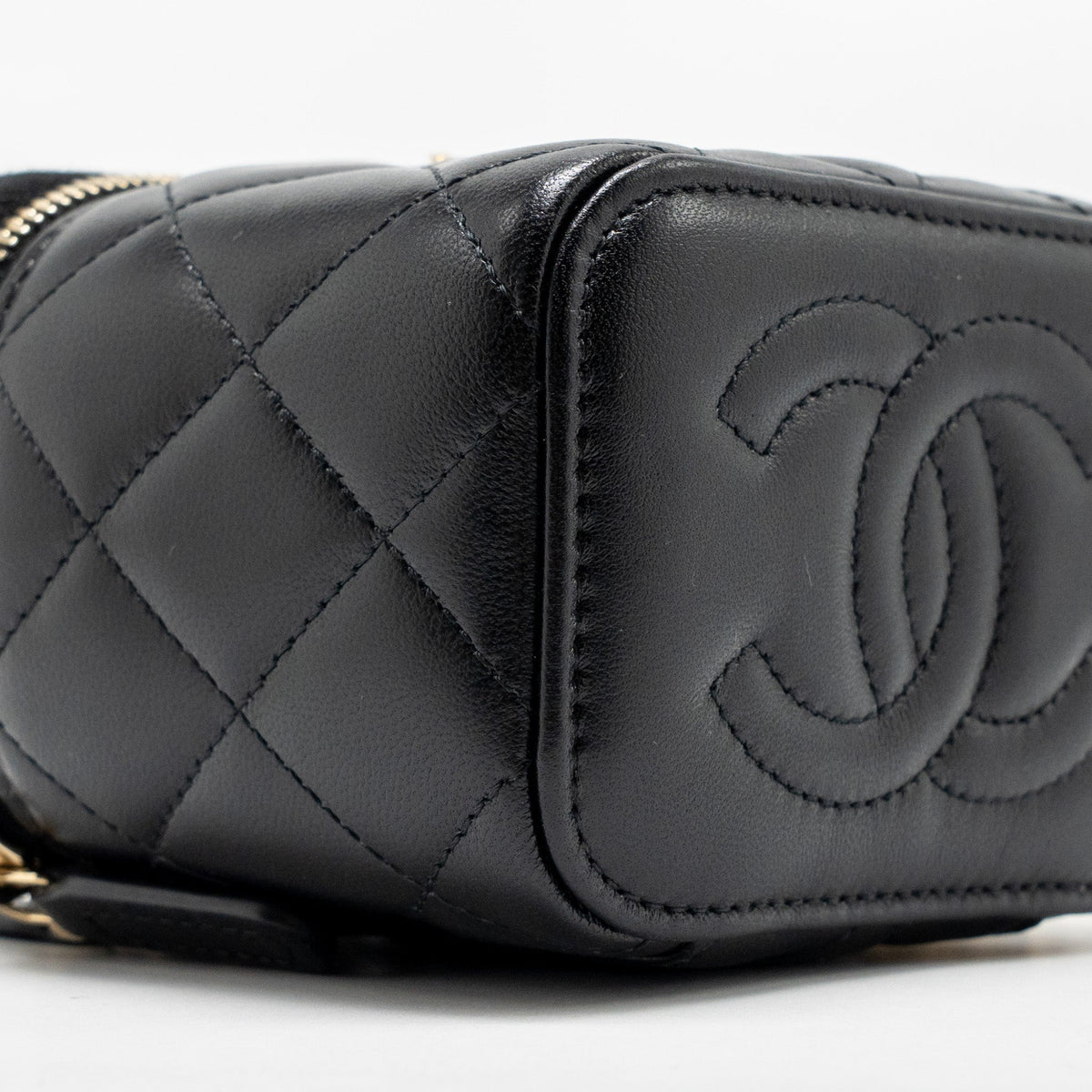 chanel-pearl-crush-mini-vanity-with-chain-lambskin-black-ghw-microchip-1