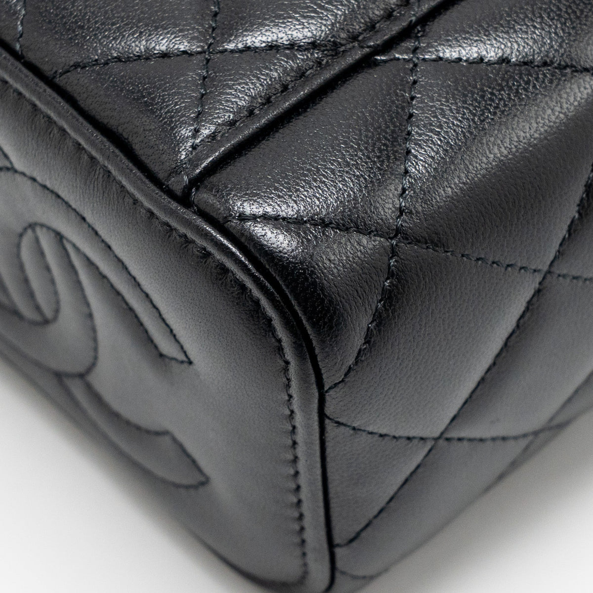 chanel-pearl-crush-mini-vanity-with-chain-lambskin-black-ghw-microchip-1