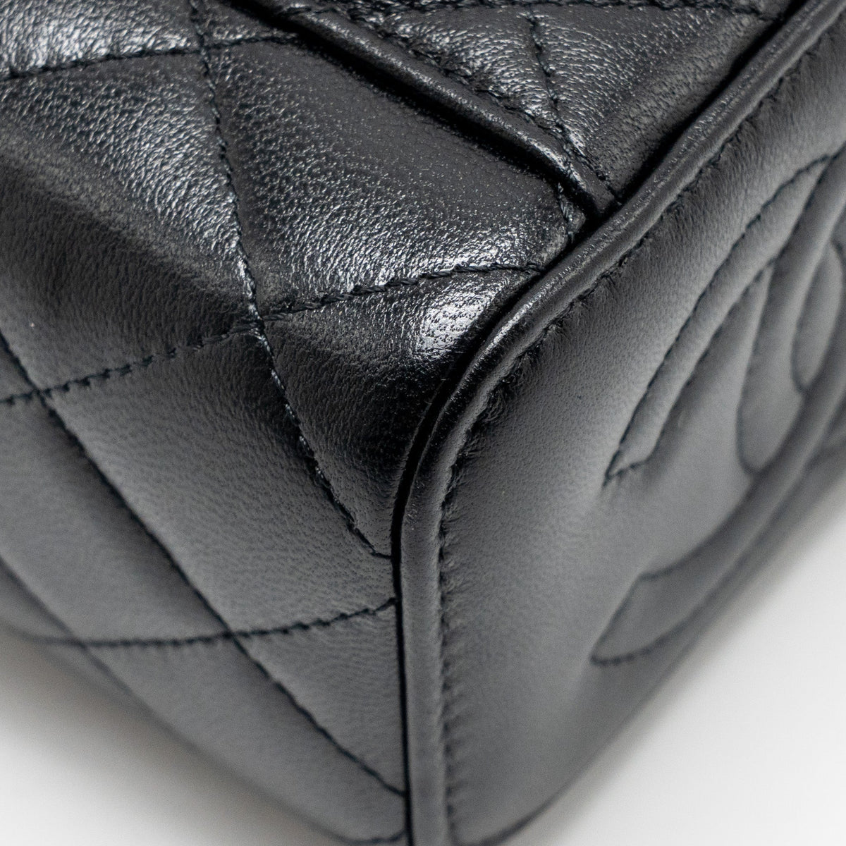 chanel-pearl-crush-mini-vanity-with-chain-lambskin-black-ghw-microchip-1