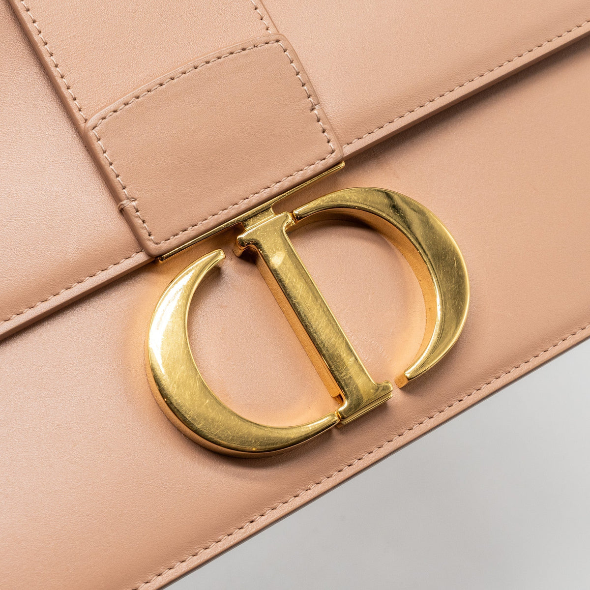 dior-30-montaigne-medium-flap-bag-calfskin-beige-ghw
